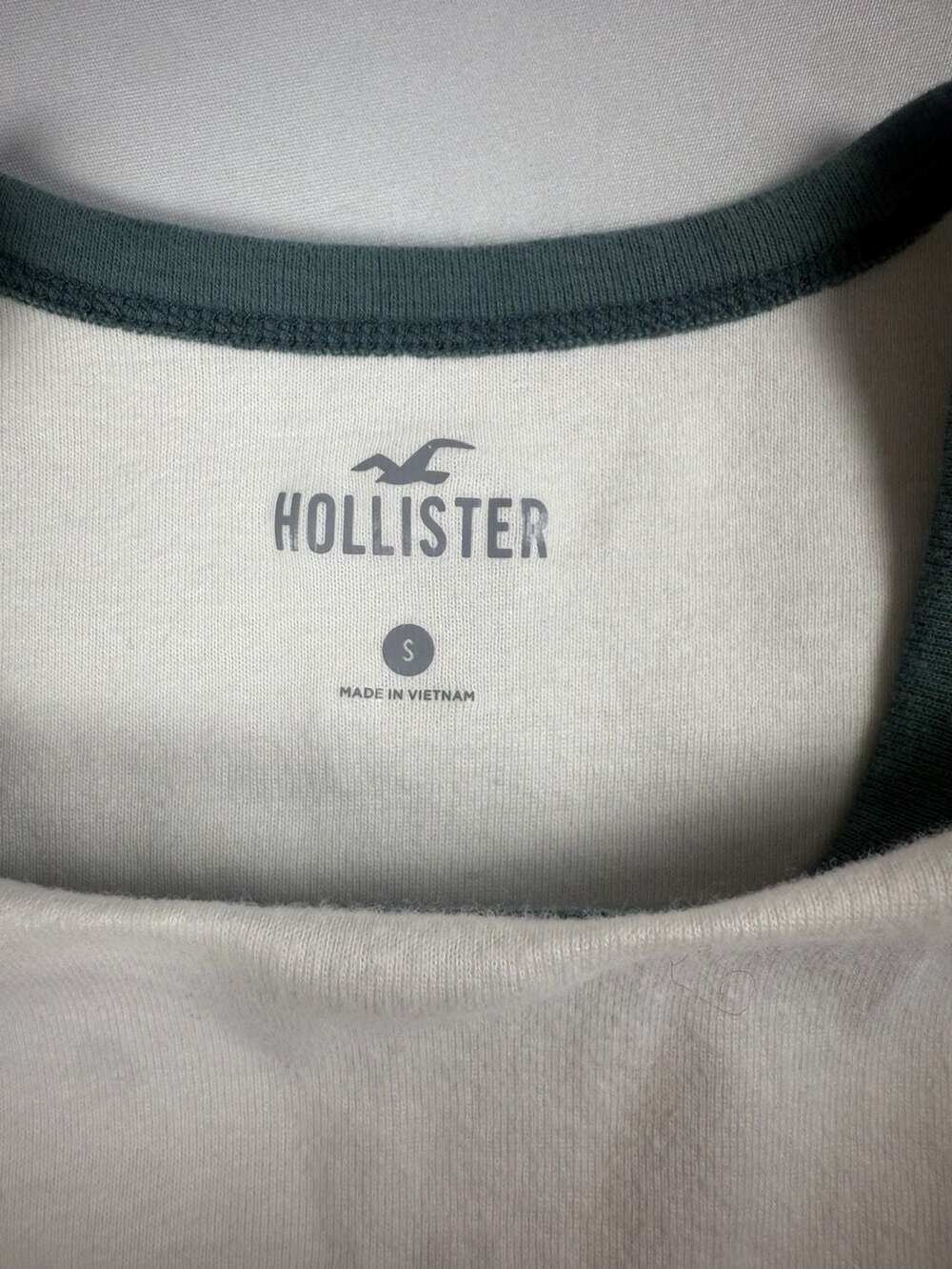 Hollister Crop Top Bundle | 3 Women’s Size Small Tops | Short Fit | Casual Basic - Picture 4 of 10